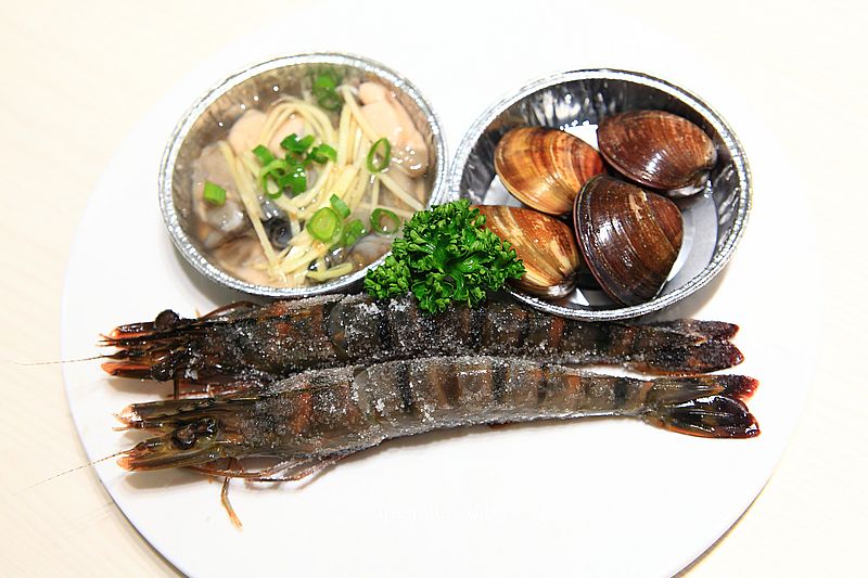 三山燒肉朝富店，輕井澤燒肉品牌，台中燒肉推薦，絕美純白建築燒肉約會聚會餐廳