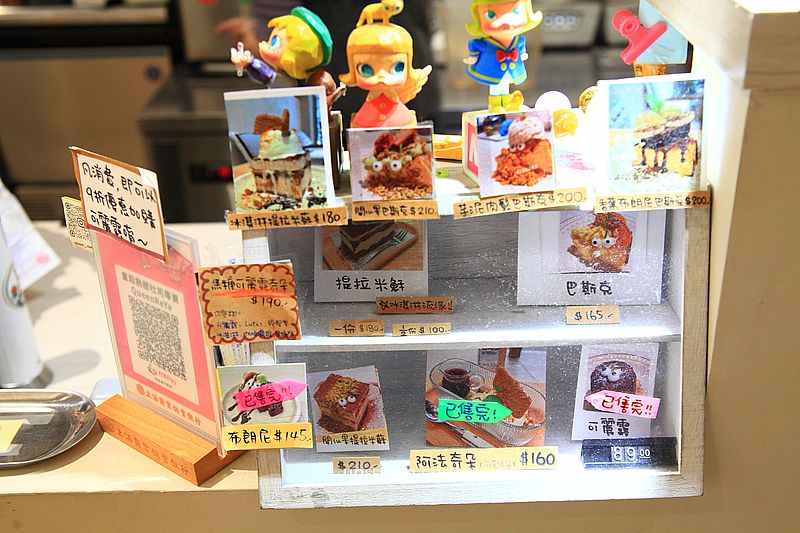 QueenReYa cafe 皇后熱壓吐司咖啡,永和樂華夜市早午餐咖啡廳,滿屋奈良美智,捷運頂溪站咖啡廳 QueenReYa cafe 皇后熱壓吐司咖啡,永和樂華夜市早午餐咖啡廳,滿屋奈良美智,捷運頂溪站咖啡廳