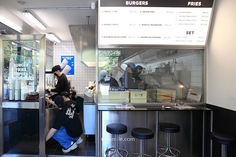 Sober & Burger,Fake Sober開漢堡店,新開幕信義區街頭漢堡專賣店,金屬未來感風格 Sober & Burger,Fake Sober開漢堡店,新開幕信義區街頭漢堡專賣店,金屬未來感風格