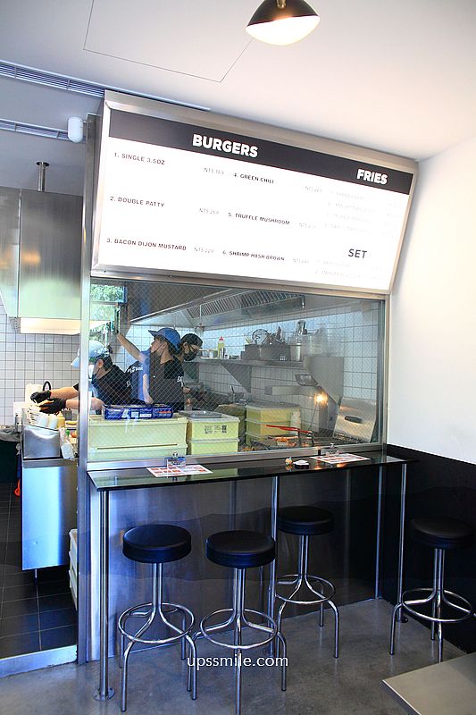 Sober & Burger,Fake Sober開漢堡店,新開幕信義區街頭漢堡專賣店,金屬未來感風格 Sober & Burger,Fake Sober開漢堡店,新開幕信義區街頭漢堡專賣店,金屬未來感風格