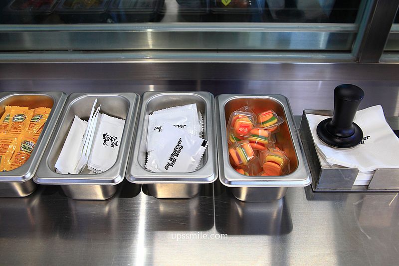 Sober & Burger,Fake Sober開漢堡店,新開幕信義區街頭漢堡專賣店,金屬未來感風格 Sober & Burger,Fake Sober開漢堡店,新開幕信義區街頭漢堡專賣店,金屬未來感風格