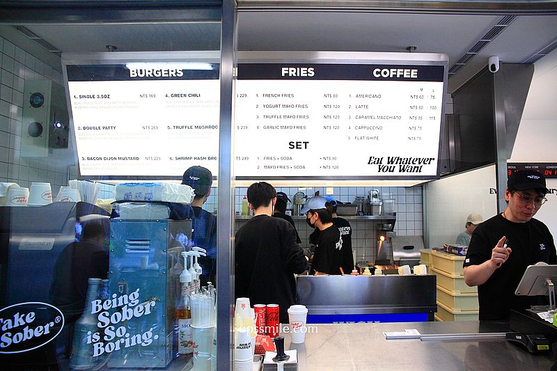 Sober & Burger,Fake Sober開漢堡店,新開幕信義區街頭漢堡專賣店,金屬未來感風格 Sober & Burger,Fake Sober開漢堡店,新開幕信義區街頭漢堡專賣店,金屬未來感風格