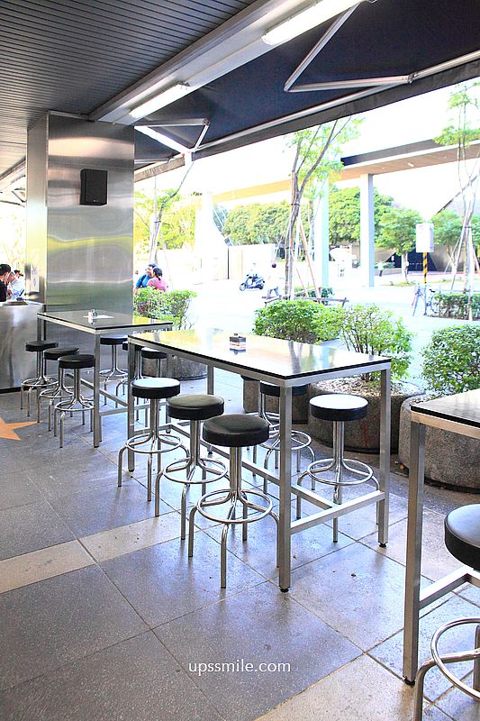 Sober & Burger,Fake Sober開漢堡店,新開幕信義區街頭漢堡專賣店,金屬未來感風格 Sober & Burger,Fake Sober開漢堡店,新開幕信義區街頭漢堡專賣店,金屬未來感風格