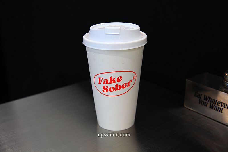 Sober & Burger,Fake Sober開漢堡店,新開幕信義區街頭漢堡專賣店,金屬未來感風格 Sober & Burger,Fake Sober開漢堡店,新開幕信義區街頭漢堡專賣店,金屬未來感風格