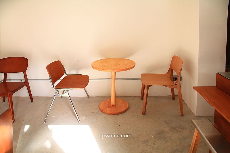 BrewBrew咖啡，捷運中山站新開幕純白木質調咖啡廳，偽出國東京咖啡廳小店，台北肉桂捲推薦