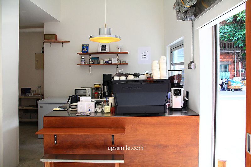 BrewBrew咖啡,捷運中山站新開幕純白木質調咖啡廳,偽出國東京咖啡廳小店,台北肉桂捲推薦 BrewBrew咖啡,捷運中山站新開幕純白木質調咖啡廳,偽出國東京咖啡廳小店,台北肉桂捲推薦