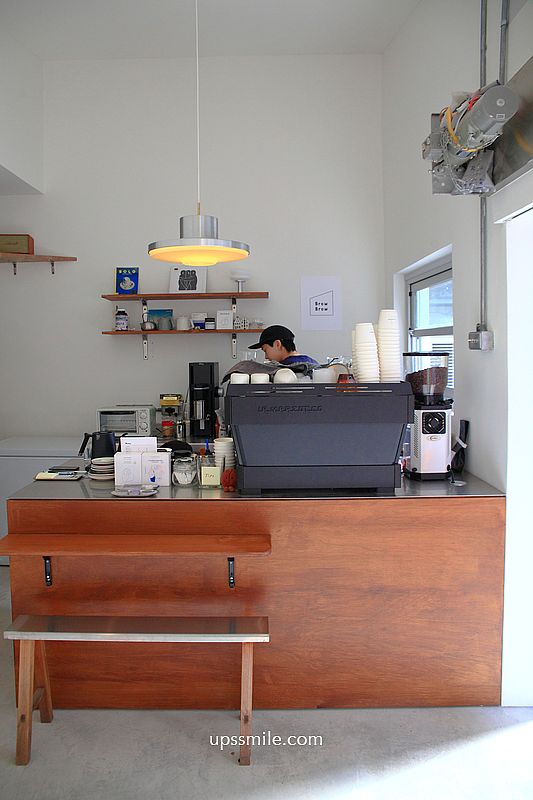 BrewBrew咖啡,捷運中山站新開幕純白木質調咖啡廳,偽出國東京咖啡廳小店,台北肉桂捲推薦 BrewBrew咖啡,捷運中山站新開幕純白木質調咖啡廳,偽出國東京咖啡廳小店,台北肉桂捲推薦