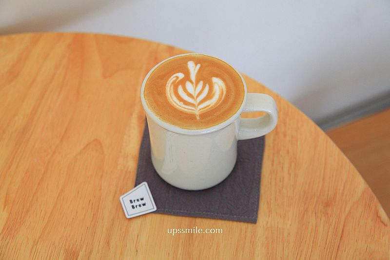 BrewBrew咖啡，捷運中山站新開幕純白木質調咖啡廳，偽出國東京咖啡廳小店，台北肉桂捲推薦