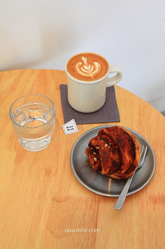 BrewBrew咖啡,捷運中山站新開幕純白木質調咖啡廳,偽出國東京咖啡廳小店,台北肉桂捲推薦 BrewBrew咖啡,捷運中山站新開幕純白木質調咖啡廳,偽出國東京咖啡廳小店,台北肉桂捲推薦