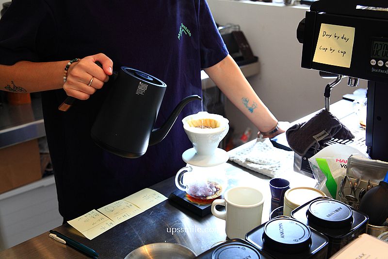 BrewBrew咖啡,捷運中山站新開幕純白木質調咖啡廳,偽出國東京咖啡廳小店,台北肉桂捲推薦 BrewBrew咖啡,捷運中山站新開幕純白木質調咖啡廳,偽出國東京咖啡廳小店,台北肉桂捲推薦