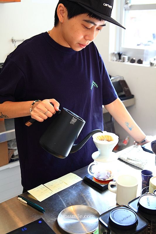 BrewBrew咖啡,捷運中山站新開幕純白木質調咖啡廳,偽出國東京咖啡廳小店,台北肉桂捲推薦 BrewBrew咖啡,捷運中山站新開幕純白木質調咖啡廳,偽出國東京咖啡廳小店,台北肉桂捲推薦