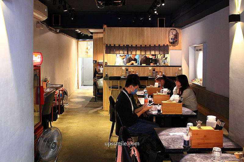 麒麟創作拉麵坊,捷運中山站拉麵專賣店,只要微笑就免費加麵拉麵店 麒麟創作拉麵坊,捷運中山站拉麵專賣店,只要微笑就免費加麵拉麵店