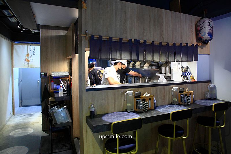 麒麟創作拉麵坊,捷運中山站拉麵專賣店,只要微笑就免費加麵拉麵店 麒麟創作拉麵坊,捷運中山站拉麵專賣店,只要微笑就免費加麵拉麵店