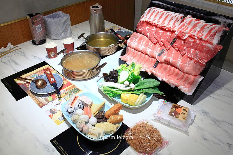嗑肉石鍋永和民權店二代店，中永和火鍋自助吧吃到飽，必點浮誇肉瀑布，永和宵夜
