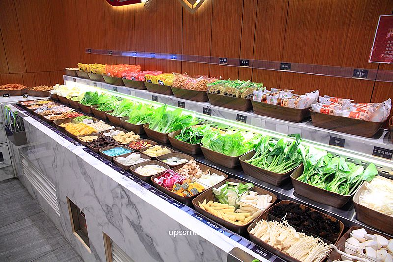 嗑肉石鍋永和民權店二代店，中永和火鍋自助吧吃到飽，必點浮誇肉瀑布，永和宵夜