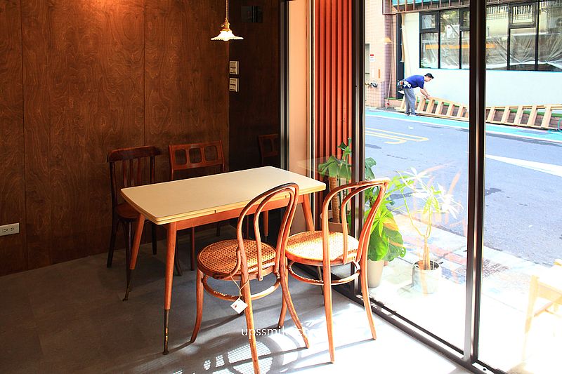 貝克宅南京店,2025搬家新店址,捷運南京復興站磚紅色咖啡廳,台北甜點戚風蛋糕推薦 貝克宅南京店,2025搬家新店址,捷運南京復興站磚紅色咖啡廳,台北甜點戚風蛋糕推薦