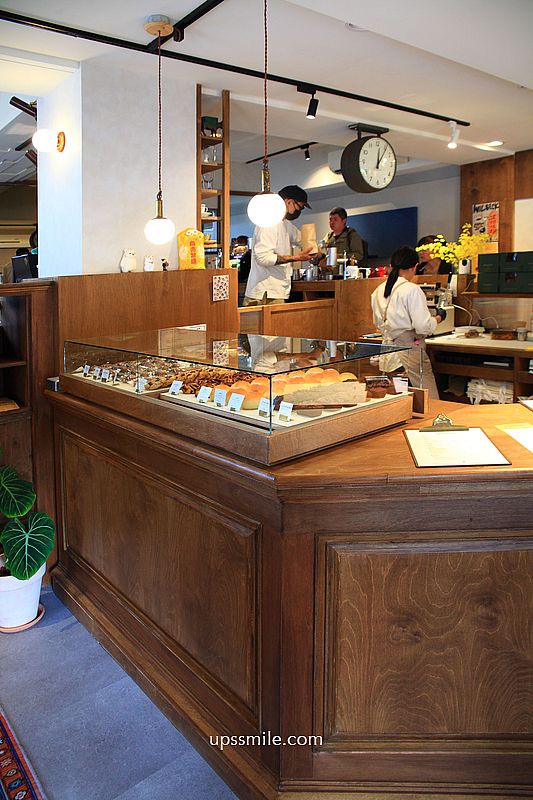 貝克宅南京店,2025搬家新店址,捷運南京復興站磚紅色咖啡廳,台北甜點戚風蛋糕推薦 貝克宅南京店,2025搬家新店址,捷運南京復興站磚紅色咖啡廳,台北甜點戚風蛋糕推薦