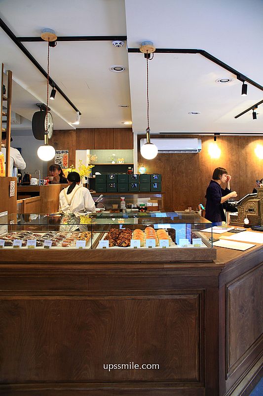 貝克宅南京店,2025搬家新店址,捷運南京復興站磚紅色咖啡廳,台北甜點戚風蛋糕推薦 貝克宅南京店,2025搬家新店址,捷運南京復興站磚紅色咖啡廳,台北甜點戚風蛋糕推薦