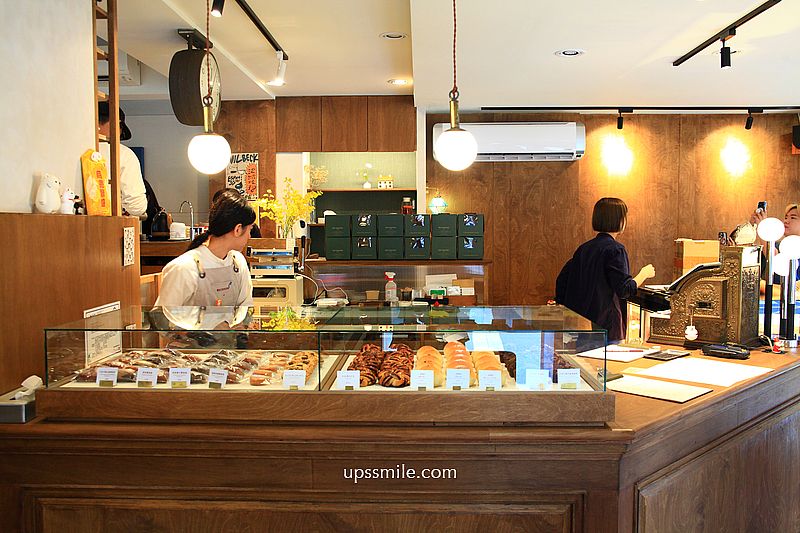 貝克宅南京店,2025搬家新店址,捷運南京復興站磚紅色咖啡廳,台北甜點戚風蛋糕推薦 貝克宅南京店,2025搬家新店址,捷運南京復興站磚紅色咖啡廳,台北甜點戚風蛋糕推薦