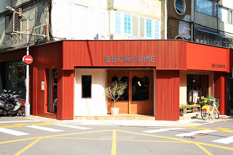 貝克宅南京店,2025搬家新店址,捷運南京復興站磚紅色咖啡廳,台北甜點戚風蛋糕推薦 貝克宅南京店,2025搬家新店址,捷運南京復興站磚紅色咖啡廳,台北甜點戚風蛋糕推薦