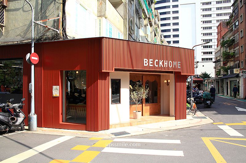 貝克宅南京店,2025搬家新店址,捷運南京復興站磚紅色咖啡廳,台北甜點戚風蛋糕推薦 貝克宅南京店,2025搬家新店址,捷運南京復興站磚紅色咖啡廳,台北甜點戚風蛋糕推薦