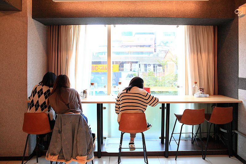 【台北美食】樂野食，西門町超人氣早午餐義大利麵，必吃創意麻糬鬆餅