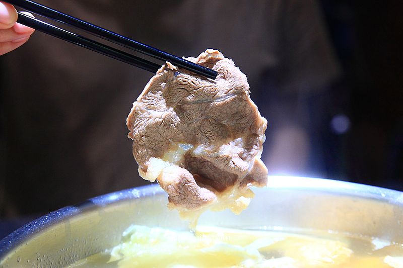 麒麟閣沙茶火鍋，永和道地50年老字號火鍋，被火鍋耽誤的炸雞店