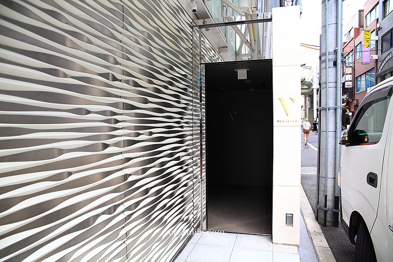 LV大阪御堂筋旗艦店 Le Café V全球首家咖啡廳，化身絕美白色船帆，青木淳操刀設計大阪咖啡廳