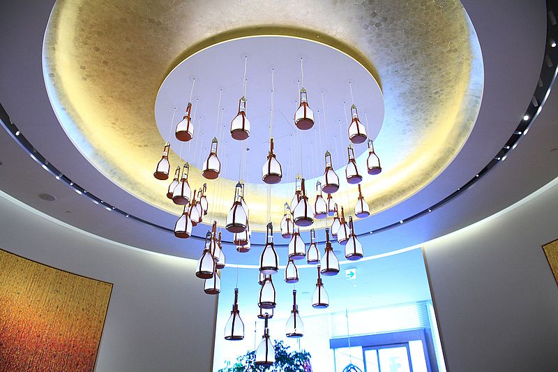 LV大阪御堂筋旗艦店 Le Café V全球首家咖啡廳，化身絕美白色船帆，青木淳操刀設計大阪咖啡廳