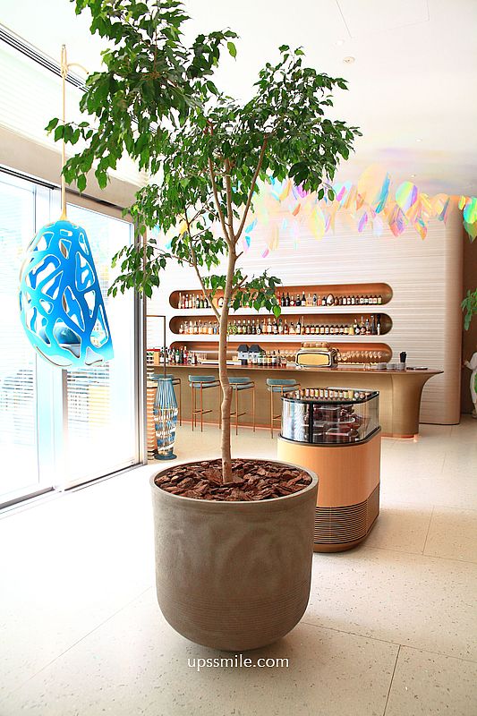 LV大阪御堂筋旗艦店 Le Café V全球首家咖啡廳，化身絕美白色船帆，青木淳操刀設計大阪咖啡廳