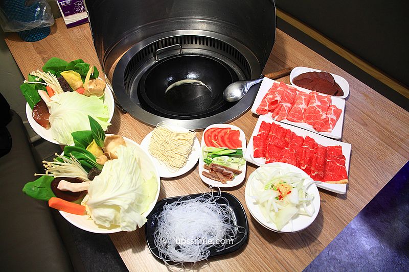 金川石頭火鍋永和竹林店，小紅莓石頭火鍋創始人二代新品牌，永和宵夜美食