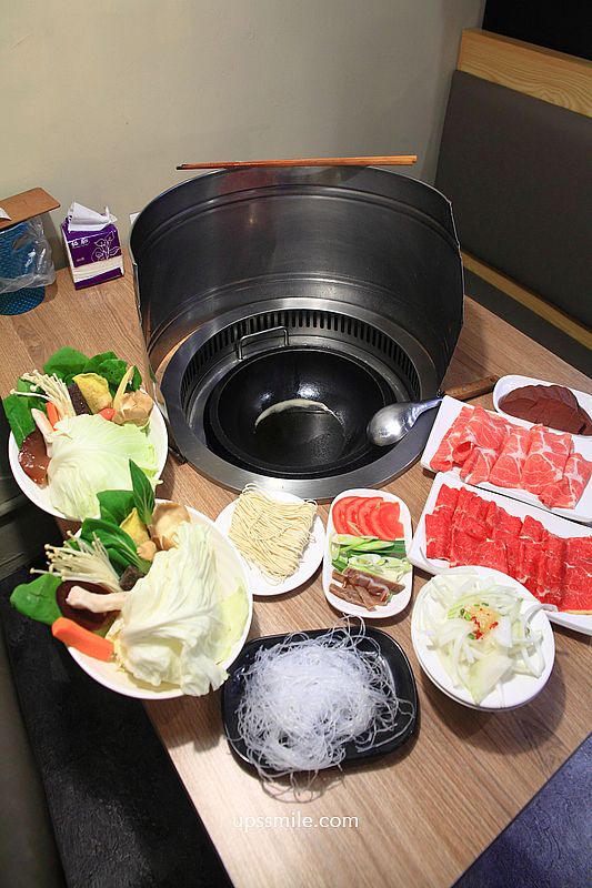 金川石頭火鍋永和竹林店，小紅莓石頭火鍋創始人二代新品牌，永和宵夜美食