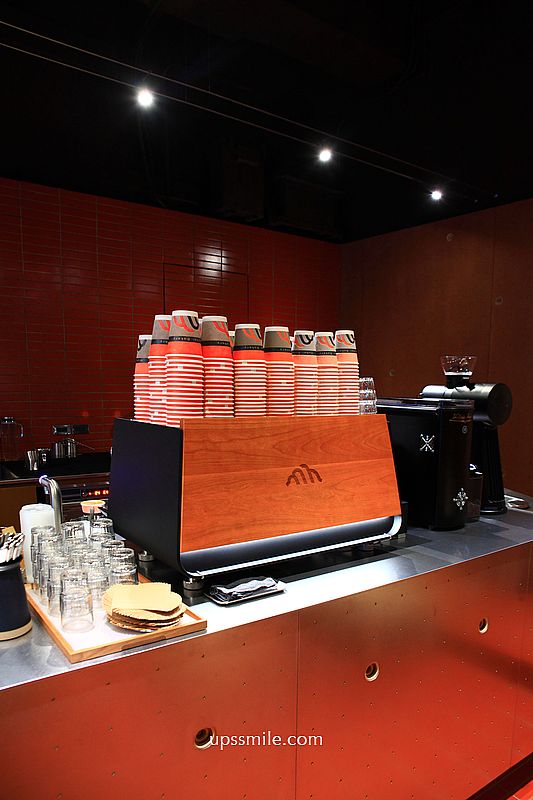 Muhei Bakery 暮黑烘焙，捷運東門站可頌專賣店2026新開幕，台北自家烘焙咖啡廳，磚紅色咖啡廳氛圍