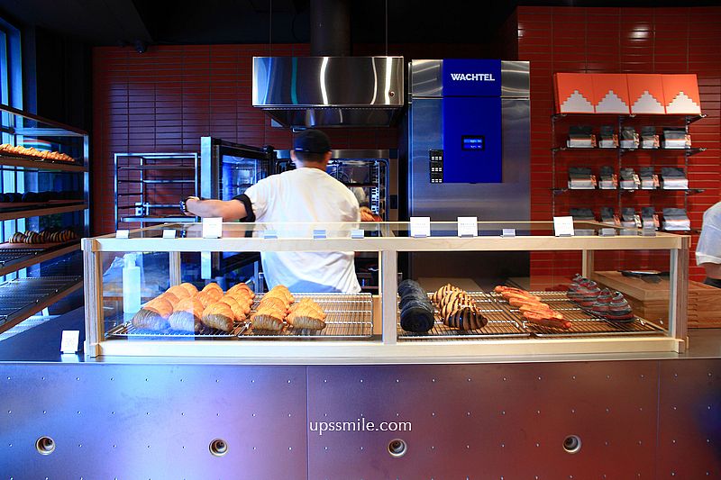 Muhei Bakery 暮黑烘焙，捷運東門站可頌專賣店2026新開幕，台北自家烘焙咖啡廳，磚紅色咖啡廳氛圍