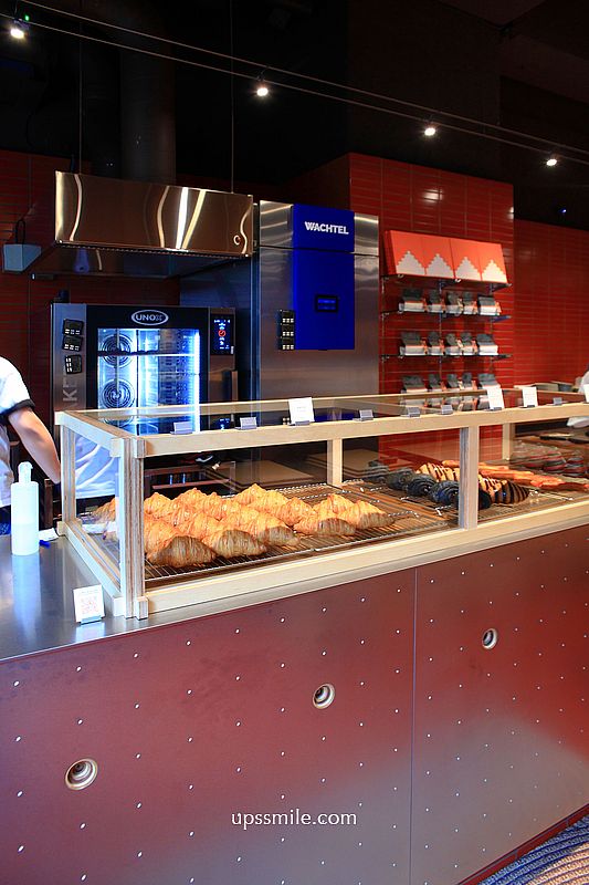 Muhei Bakery 暮黑烘焙，捷運東門站可頌專賣店2026新開幕，台北自家烘焙咖啡廳，磚紅色咖啡廳氛圍