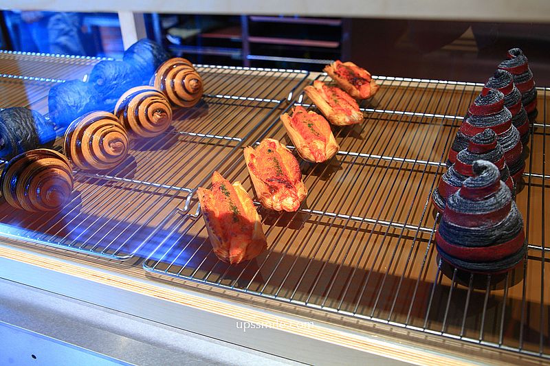 Muhei Bakery 暮黑烘焙，捷運東門站可頌專賣店2026新開幕，台北自家烘焙咖啡廳，磚紅色咖啡廳氛圍