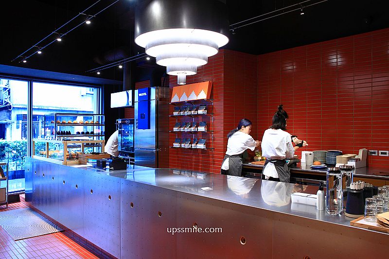 Muhei Bakery 暮黑烘焙，捷運東門站可頌專賣店2026新開幕，台北自家烘焙咖啡廳，磚紅色咖啡廳氛圍