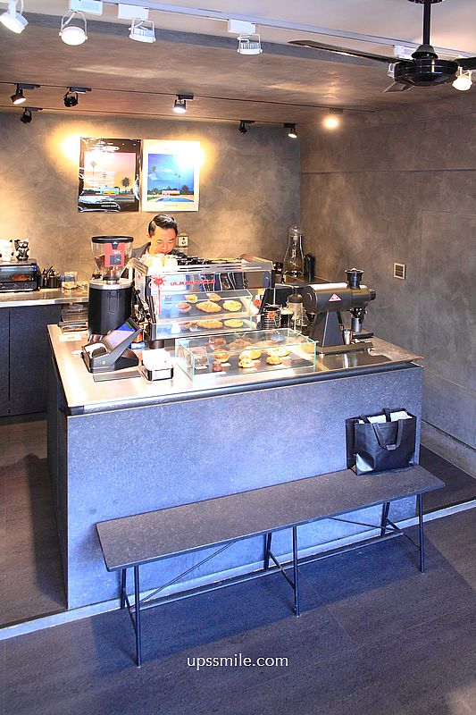 Coffee and Couple 士林站自家烘焙咖啡廳，日式街邊風格工業風咖啡廳，士林肉桂捲推薦