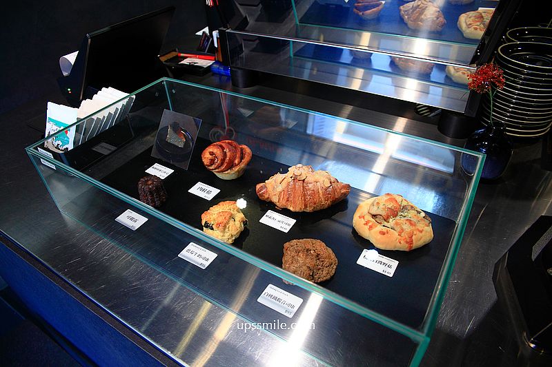 Coffee and Couple 士林站自家烘焙咖啡廳，日式街邊風格工業風咖啡廳，士林肉桂捲推薦