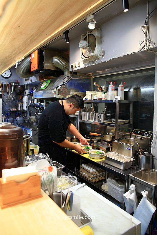 王公館鶏湯麵，師大美食必吃，台北雞湯銷魂好吃，黃金雞湯拉麵專賣店