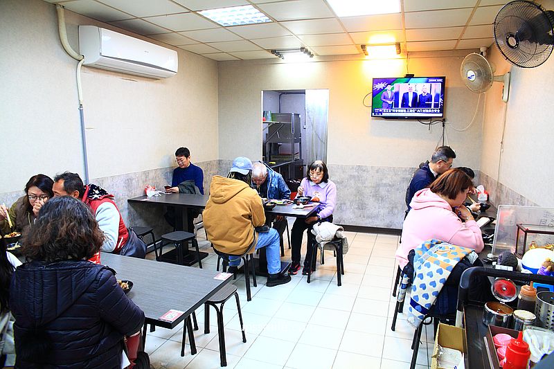 一碗小肥羊中和，中和黑金滷肉飯推薦，台北好喝羊肉專賣店，帶皮羊肉湯必吃