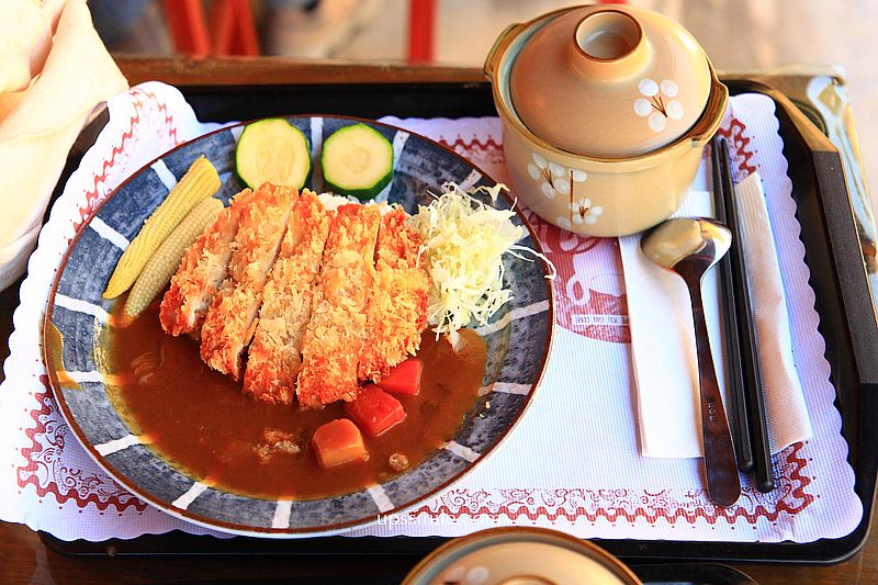 南投梅花推薦【牛稠坑驛站】南投信義鄉梅花秘境，台版琉璃光院