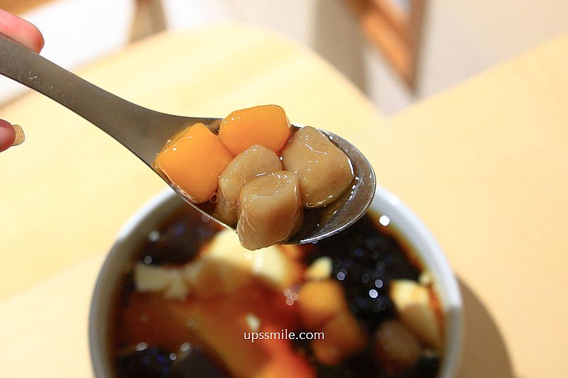 島花中壢海華總店，桃園中壢文青風豆花專賣店，烤雞蛋糕、黑糖粉粿、珍珠、芋圓好吃