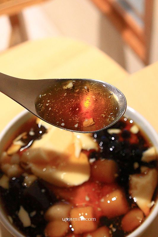 島花中壢海華總店，桃園中壢文青風豆花專賣店，烤雞蛋糕、黑糖粉粿、珍珠、芋圓好吃