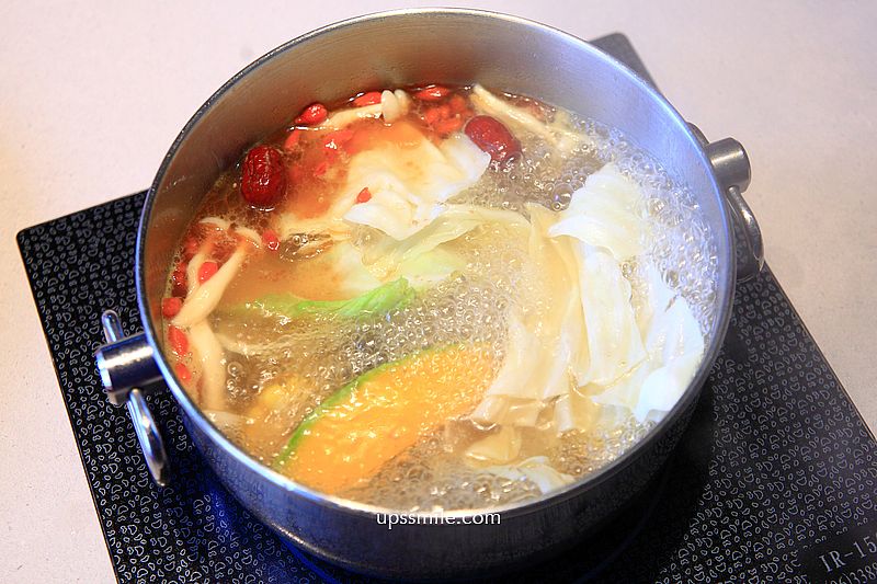 桃園藝文特區夜店風火鍋【派大鮮精緻鍋物】活體海鮮頂級鍋物