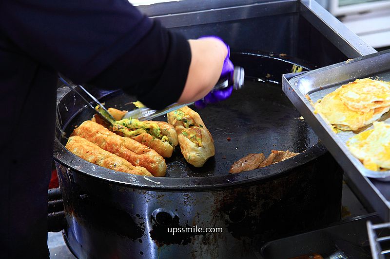 南投埔里美食【埔里清寶鹹油條總店】埔里最強早餐，排隊台式大亨堡