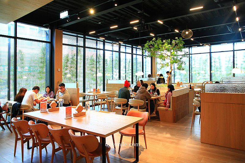 萃99’Caffee新農旗艦店，桃園楊梅玻璃屋義式料理咖啡廳，複合式經營烘焙麵包店