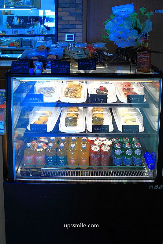 蒼蠅哥肉桂捲【Fly cafe 安和店】插旗捷運信義安和站咖啡廳2分店，台北最強肉桂捲