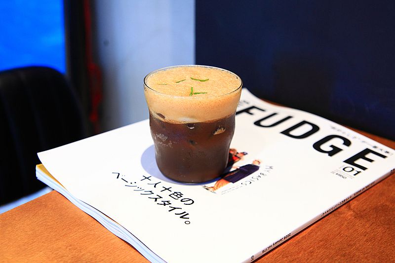 蒼蠅哥肉桂捲【Fly cafe 安和店】插旗捷運信義安和站咖啡廳2分店，台北最強肉桂捲