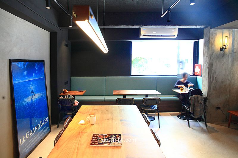 蒼蠅哥肉桂捲【Fly cafe 安和店】插旗捷運信義安和站咖啡廳2分店，台北最強肉桂捲